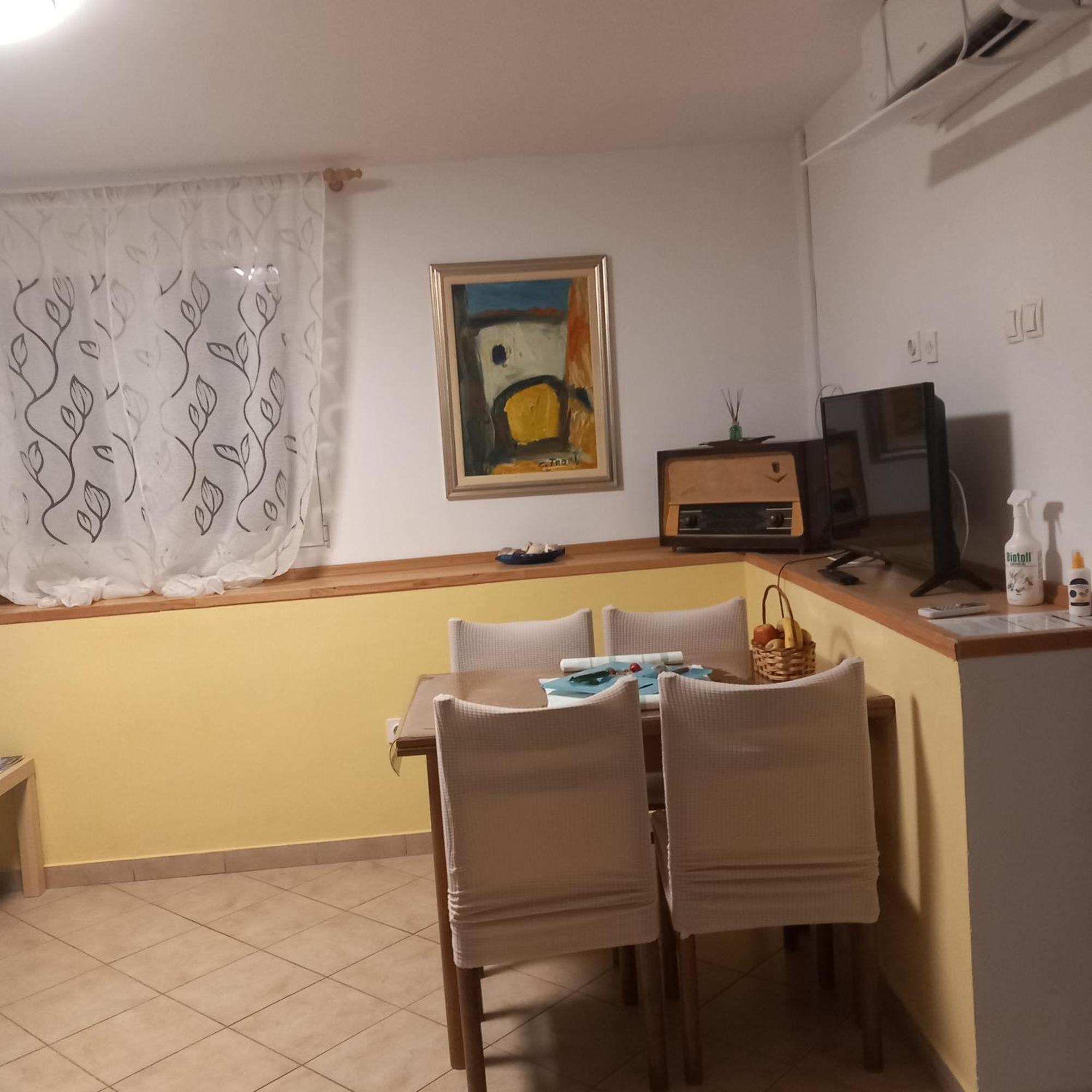 Apartmani Bozic-Omisalj ภายนอก รูปภาพ