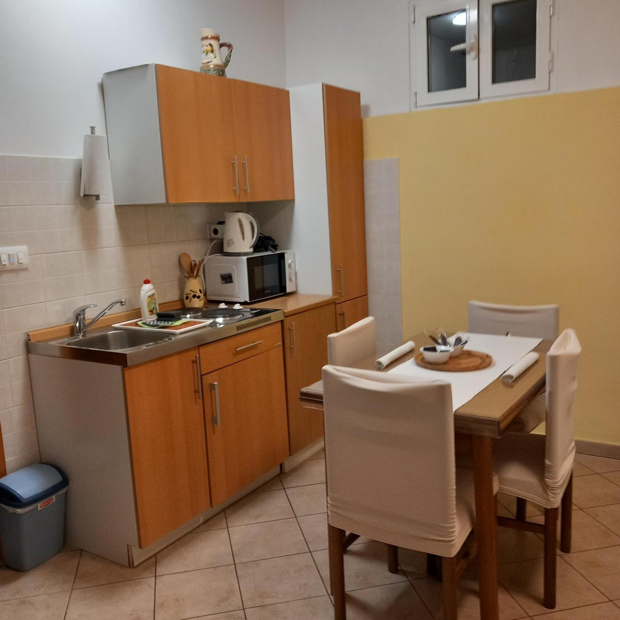 Apartmani Bozic-Omisalj ภายนอก รูปภาพ
