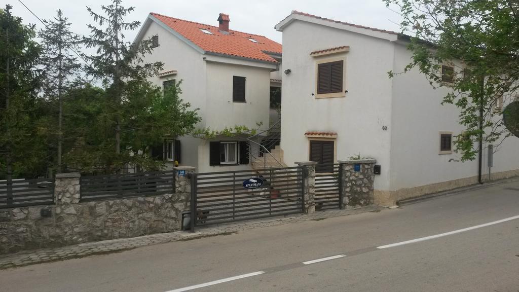 Apartmani Bozic-Omisalj ภายนอก รูปภาพ