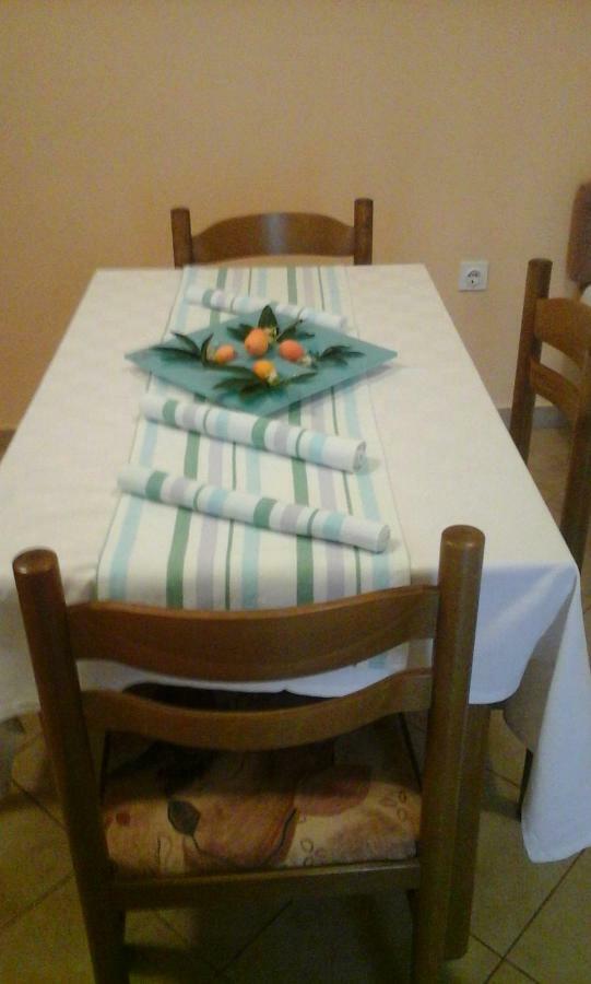 Apartmani Bozic-Omisalj ภายนอก รูปภาพ