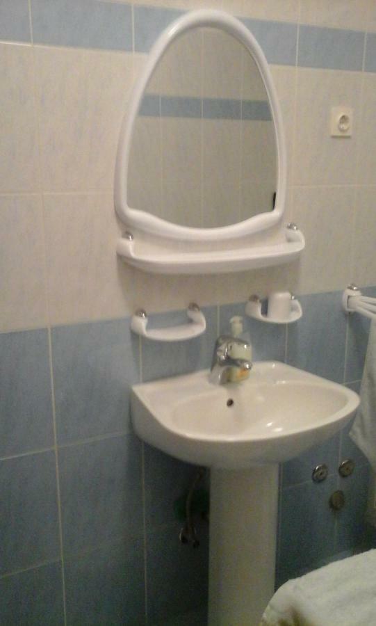 Apartmani Bozic-Omisalj ภายนอก รูปภาพ